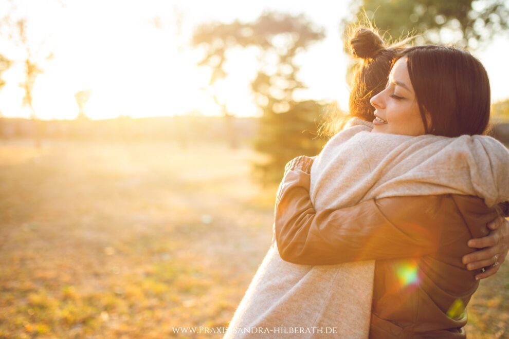 Wie du Menschen mit Angststörungen wirklich helfen kannst, erfährst du in diesem Blogartikel. Angehörige und Freunde finden hier Tipps und Hinweise im Umgang mit Menschen, die unter Ängsten leiden.