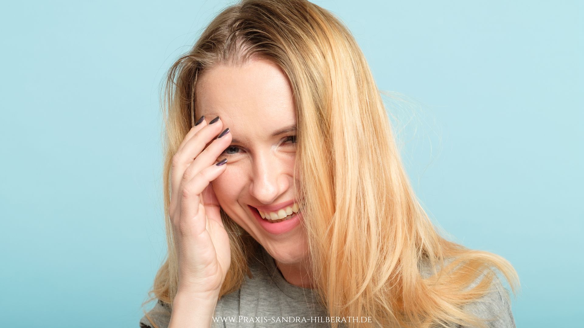 Scham verstehen und besser mit ihr umgehen_Praxis für Coaching und Psychotherapie_Sandra Hilberath_3 In diesem Blogartikel erfährst du, was Scham ist, wie sie entsteht und warum sie häufig mit Angst verbunden ist. Du bekommst verständliche Impulse und 3 konkrete Tipps, wie du besser mit Scham umgehen und dich wieder freier fühlen kannst.