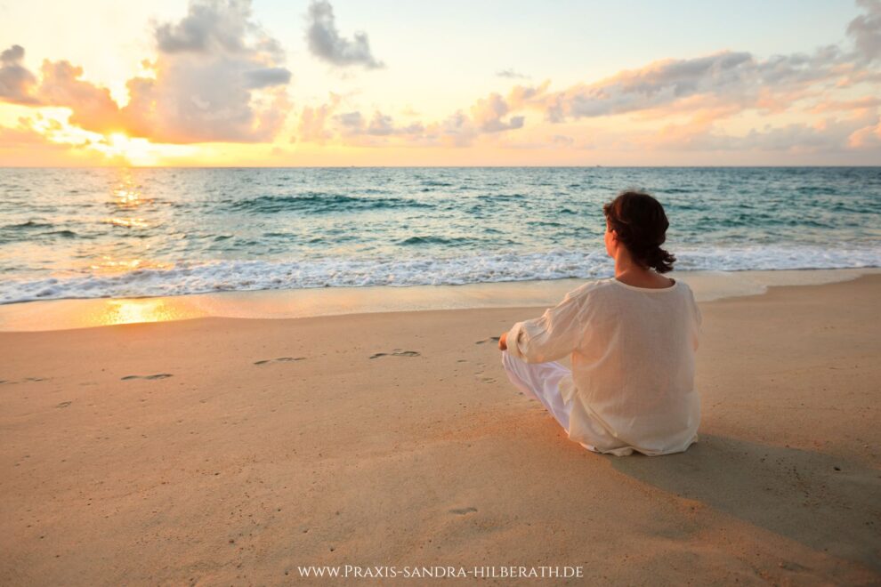 In diesem Artikel erfährst du, was Selbsthypnose ist, wie du sie ganz einfach selbst anwenden kannst und warum sie ein kraftvolles Werkzeug gegen Angst, Stress und innere Unruhe ist.