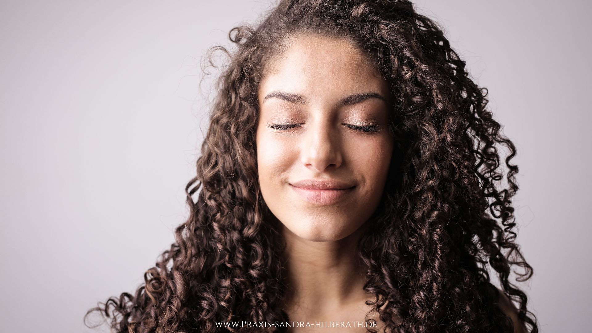 EMDR_Therapie bei Ängsten_Praxis Sandra Hilberath Köln_5 Du leidest unter Angst oder Panikattacken? Erfahre, wie EMDR dir helfen kann, Ängste zu verarbeiten und Ruhe zu finden. Mit Ablauf, Fallbeispielen & 3 Selbsthilfe-Tipps.