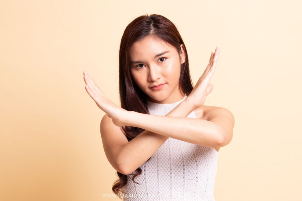 Lerne, wie du empathisch und klar Nein sagst – ohne Schuldgefühle. Mit Tipps, Beispielsätzen & liebevollen Formulierungen für deinen Alltag.