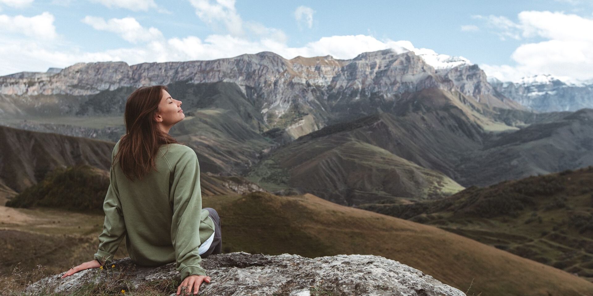 Atemnot bei Panikattacken verstehen und beruhigen_Praxis für Coaching und Psychotherapie_Sandra Hilberath_1 Du hast bei Panik das Gefühl, keine Luft zu bekommen? Erfahre, warum das nicht stimmt und wie du mit bewusster Atmung Ruhe zurückgewinnen kannst.
