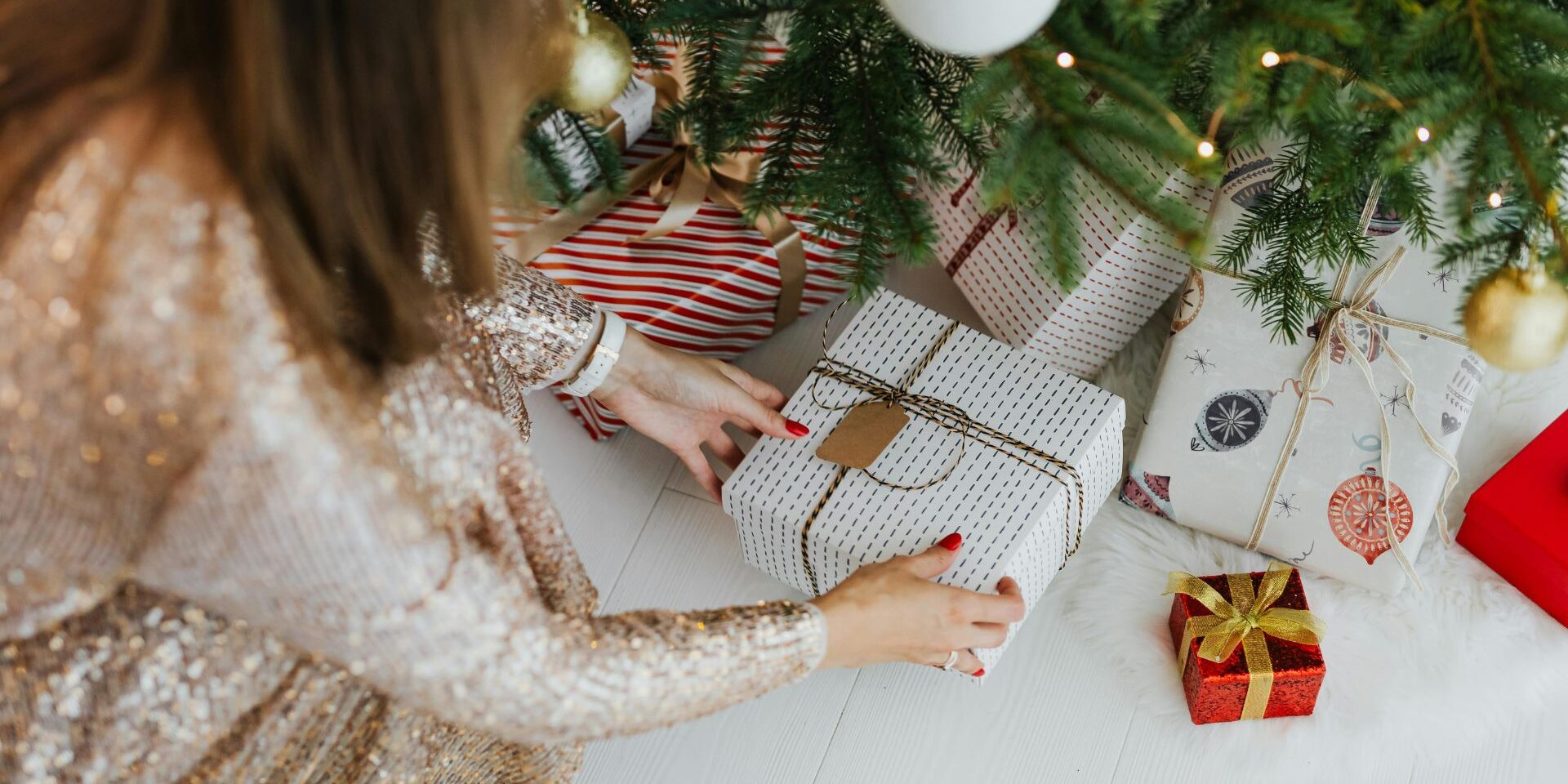 Weihnachten fühlt sich oft stressig statt besinnlich an. Warum das normal ist – und wie du dir auch an den Feiertagen liebevoll Raum für dich nehmen darfst.
