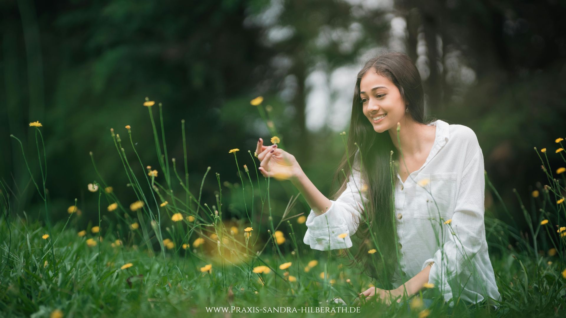 Körper besser wahrnehmen_Psychotherapie Köln_Sandra Hilberath_3 Lerne, deinen Körper wieder wahrzunehmen: sanfte Übungen, traumasensible Erklärungen & konkrete Schritte zurück ins Spüren.